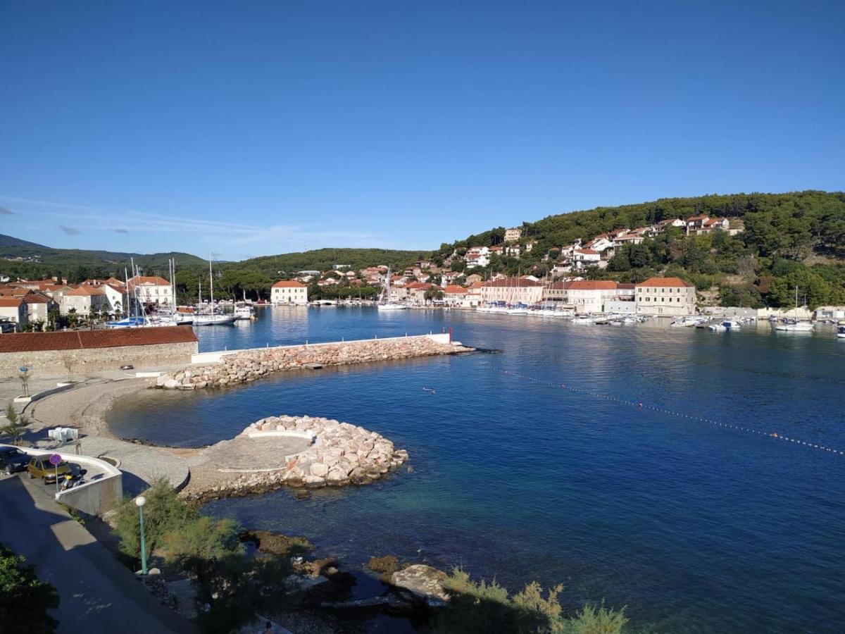 Apartment Peronja Jelsa Seafront
