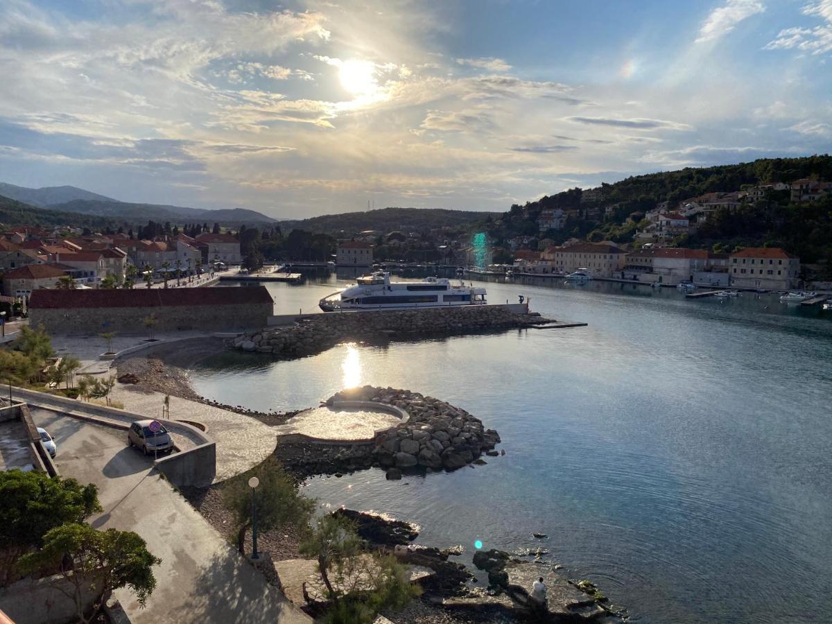 Peronja Jelsa Seafront