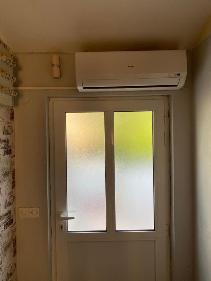 Peronja Jelsa Seafront Apartment