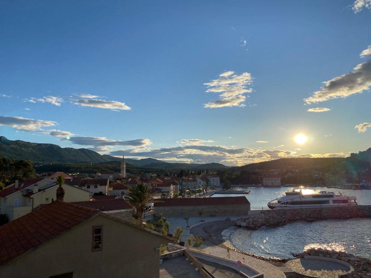 Peronja Jelsa Seafront *