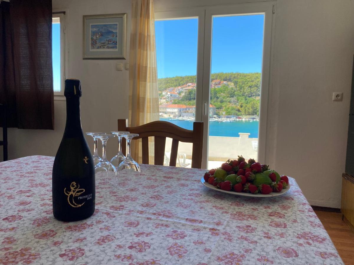 Apartment Peronja Jelsa Seafront