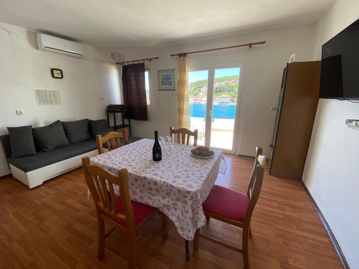 Apartment Peronja Jelsa Seafront