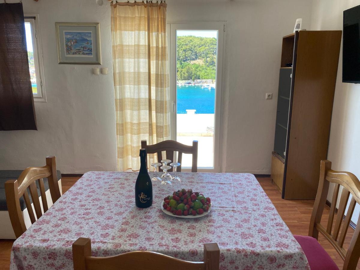 Apartment Peronja Jelsa Seafront