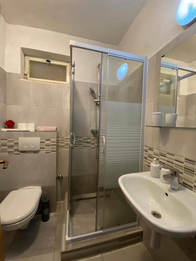 Peronja Jelsa Seafront Apartment *