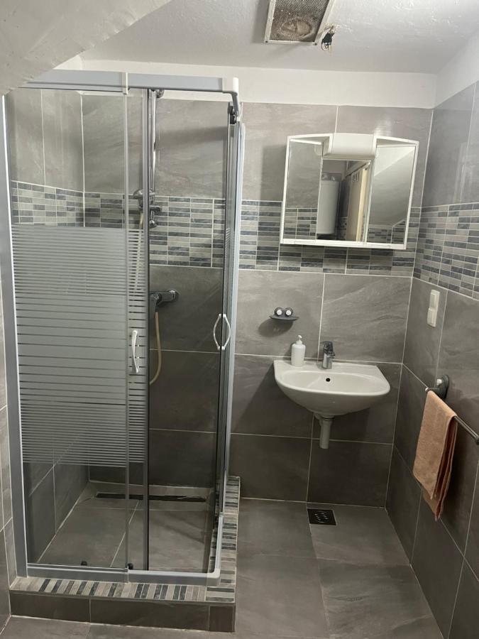 Peronja Jelsa Seafront Apartment