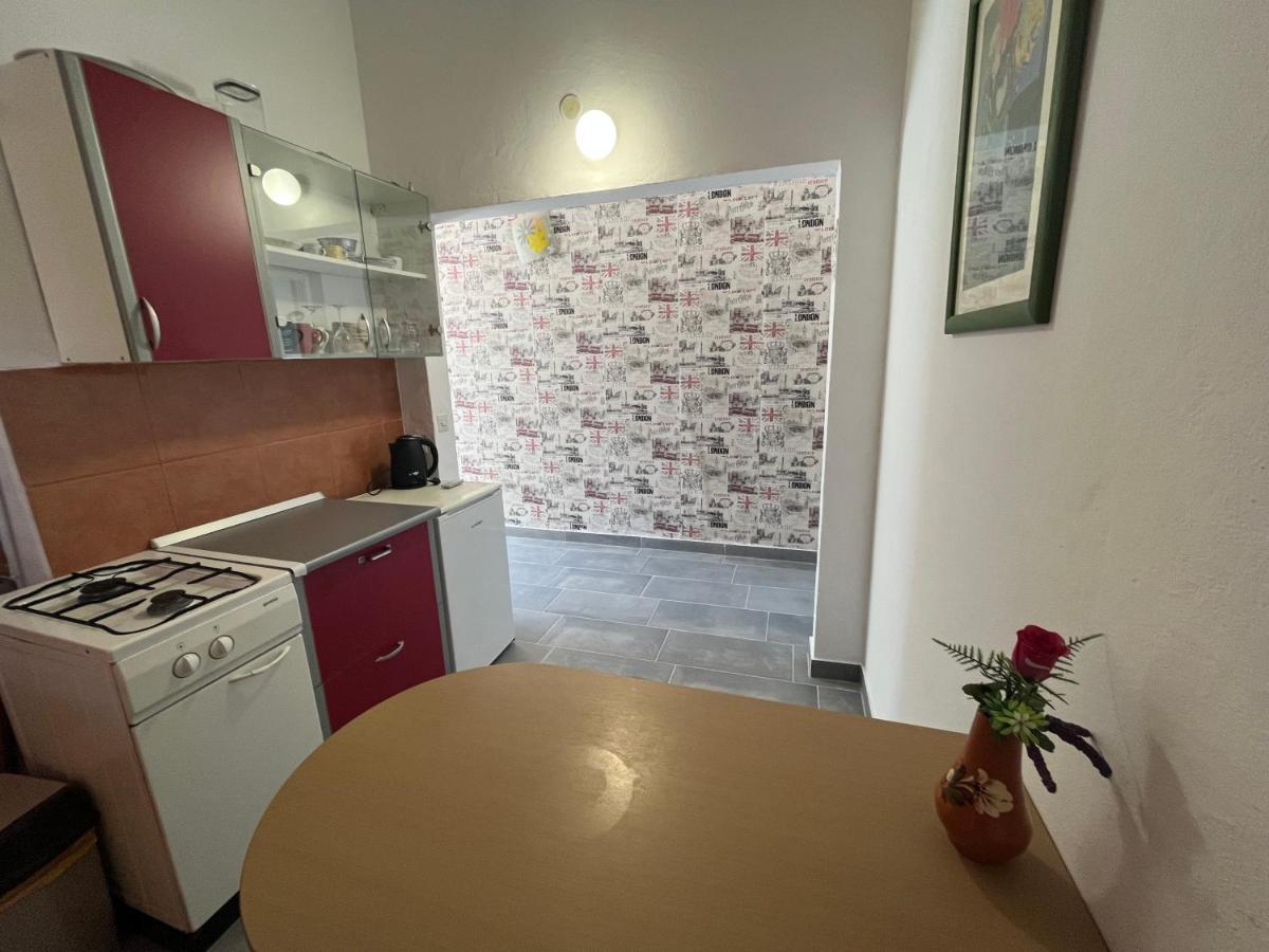 Peronja Jelsa Seafront Apartment *