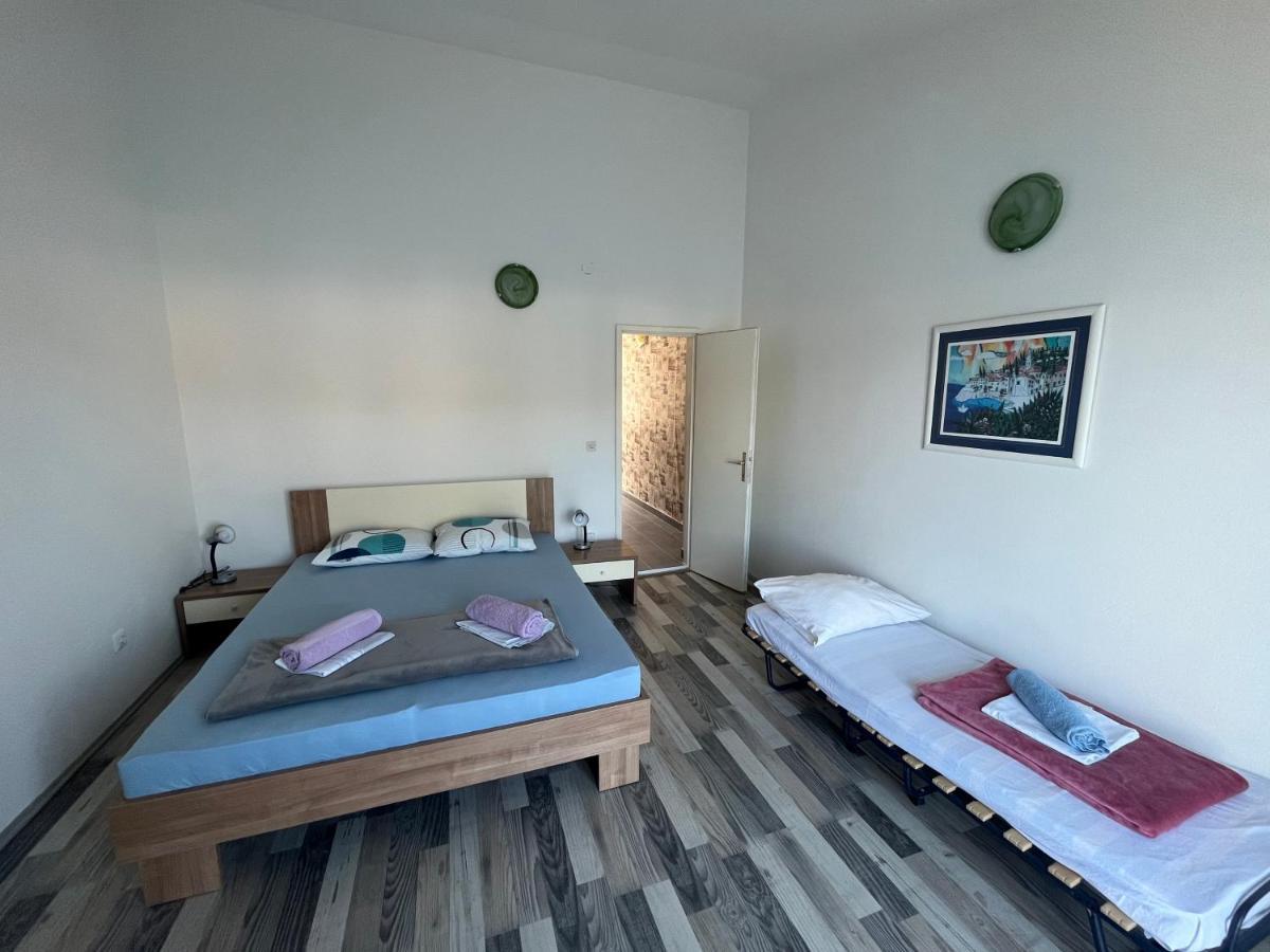 Peronja Jelsa Seafront Apartment