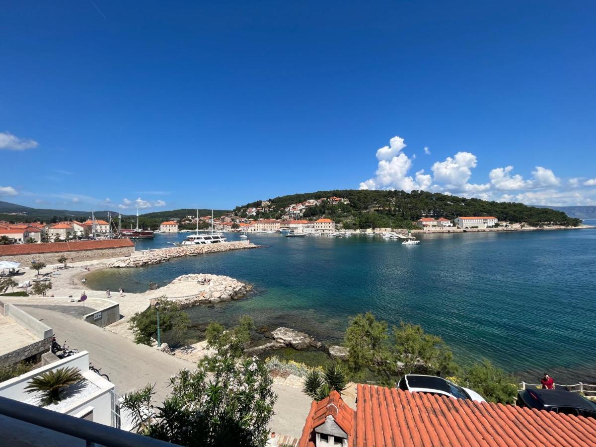 Peronja Jelsa Seafront