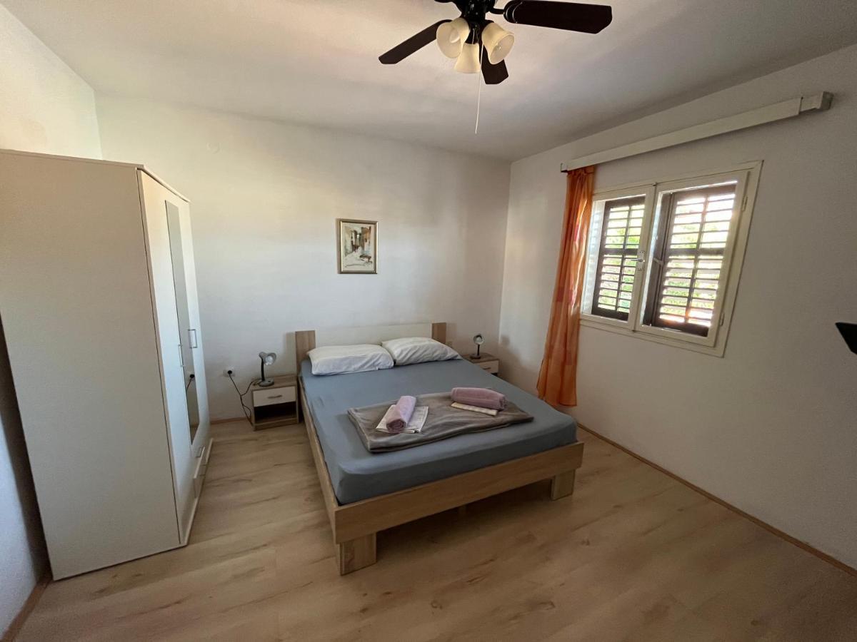 Apartment Peronja Jelsa Seafront *