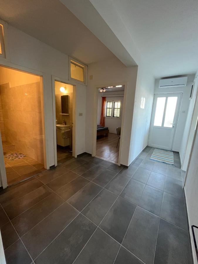 Peronja Jelsa Seafront Apartment *
