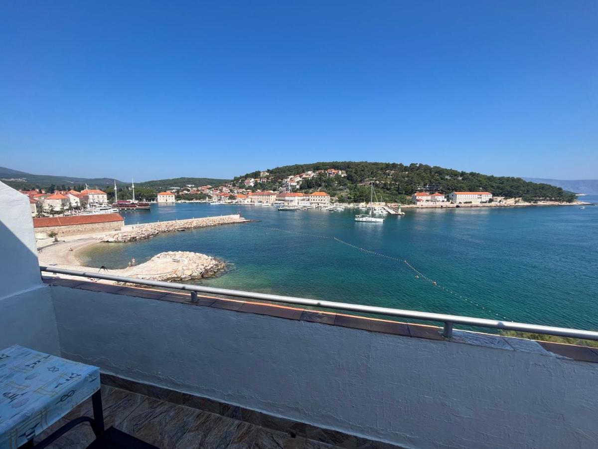 Peronja Jelsa Seafront Apartment *