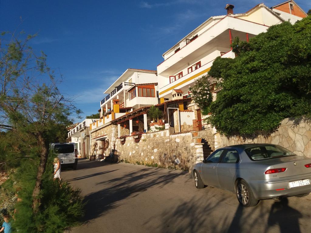 Peronja Jelsa Seafront