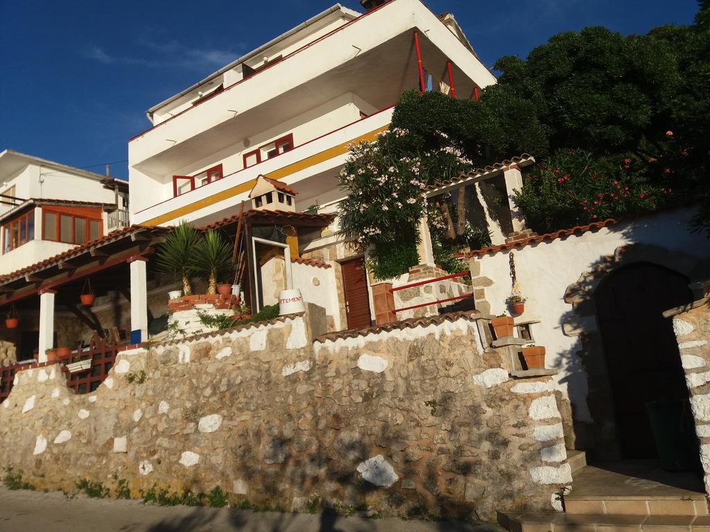 Peronja Jelsa Seafront