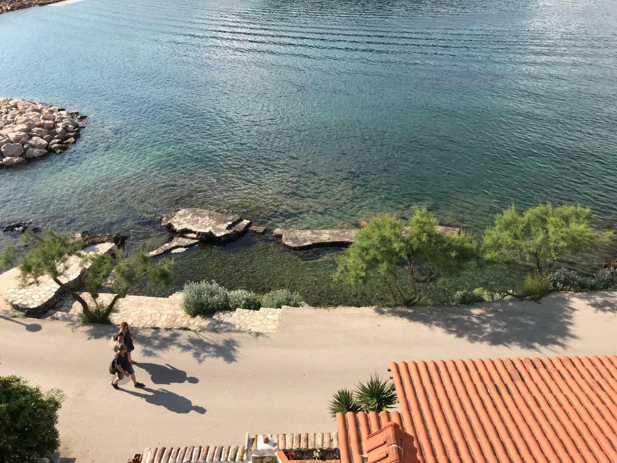 Peronja Jelsa Seafront *